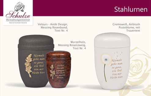 Drei hochwertige Stahlurnen in verschiedenen Designs, beschriftet mit Trauertexten und floralen Motiven.